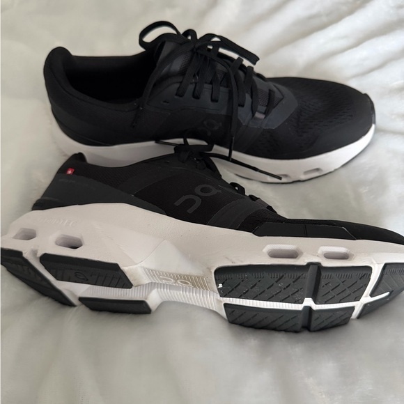 On Running Cloudpulse Athletic Shoes - Picture 5 of 11